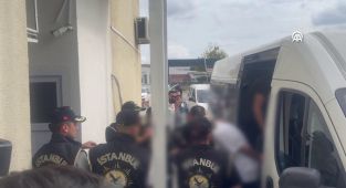 İstanbul'da yol kenarına bırakılan 2 el bombası soruşturmasında 9 kişi yakalandı