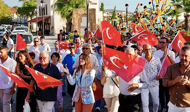 İzmir'de festival heyecanı 90'larda Çeşme teması ile başladı
