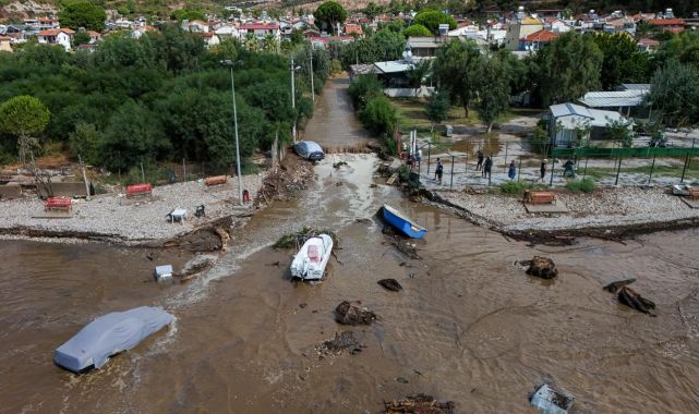 İzmir'i sağanak vurdu: 4 bina hasar aldı, 47 bina su baskınından etkilendi