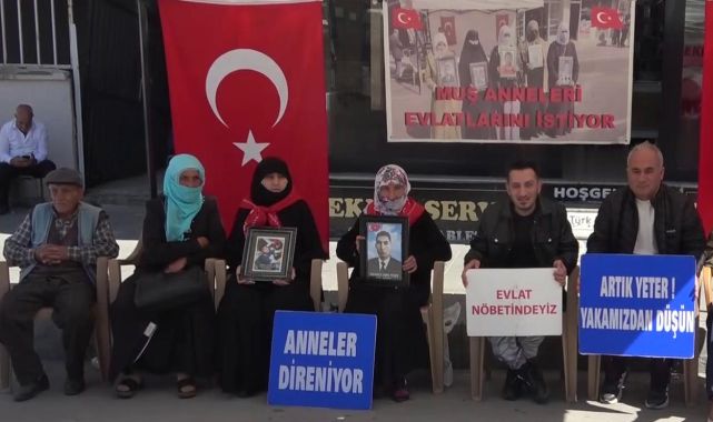 Muşlu aileler evlat nöbetini sürdürdü