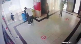 Öğretmen heimlich manevrasıyla öğrencisini kurtardı