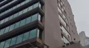 Şişli'de 10 katlı plazada yangın çıktı