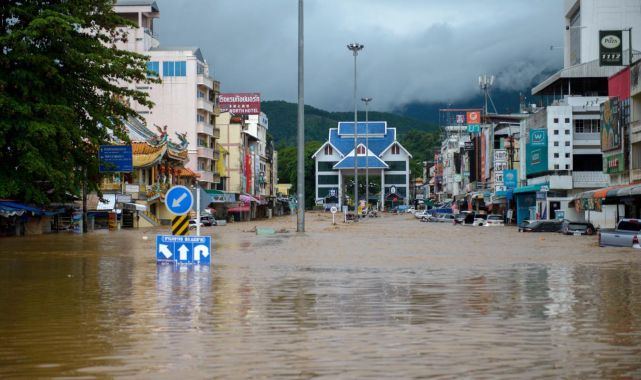 Vietnam, Yagi Tayfunu'nun ardından Çin'den barajlardaki suyu tutmasını istedi