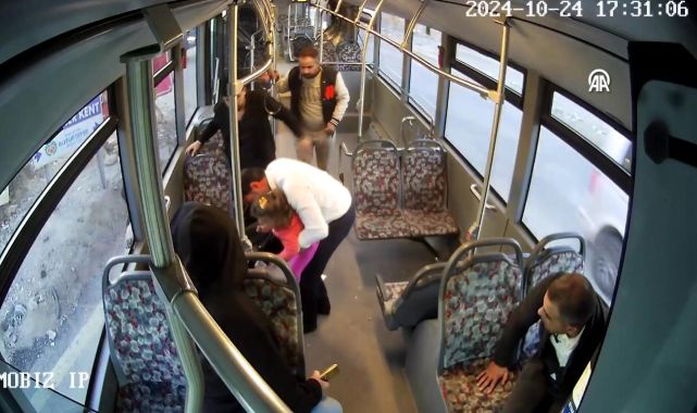2 yaşındaki çocuk otobüs şoförünün 'Heimlich' manevrasıyla kurtarıldı