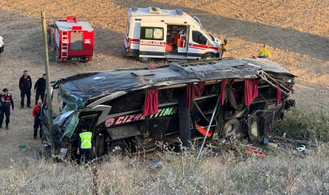 Afyonkarahisar'da yolcu otobüsü devrildi: 21 yaralı