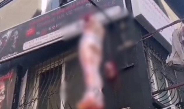 Alsancak'ta tepki çeken korku evi: Cansız mankenler toplatıldı