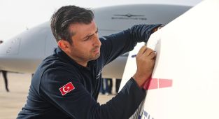 Bayraktar: Bu menfur saldırılar biz savunma sanayii çalışanlarını asla yıldıramayacak