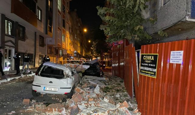 Esenler'de bir binanın çatısında kısmi çökme oldu