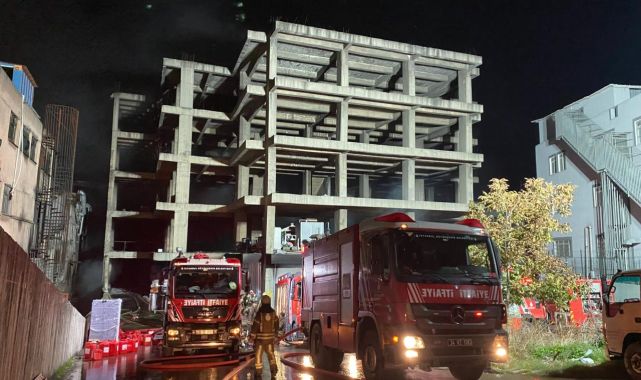 İstanbul'da iş merkezindeki yangın kontrol altına alındı
