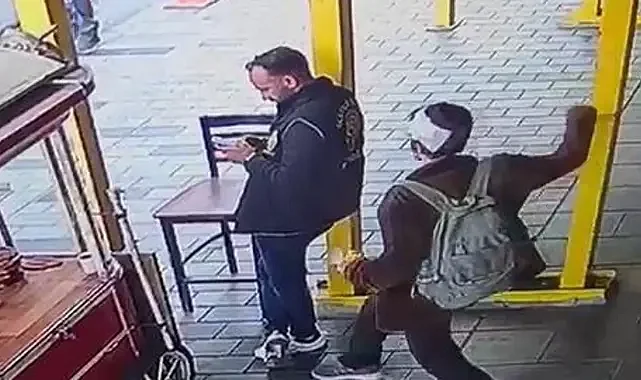 İstiklal Caddesi'nde bir polis boğazından bıçaklandı: Saldırgan yakalandı