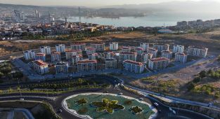 İzmir'de 4 yılda 4 bin 602 konut afetzedelere teslim edildi