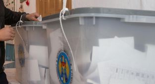 Moldova'da halk sandık başında