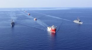 MSB, Somali Deniz Görev Grubu'nun Oruç Reis'e refakat görüntülerini paylaştı