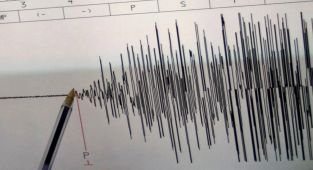 Papua Yeni Gine'de 6 büyüklüğünde deprem