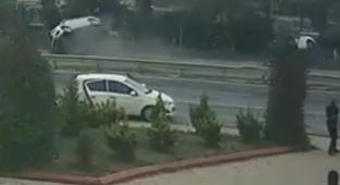 Silivride çarpışan araçlar böyle takla attı