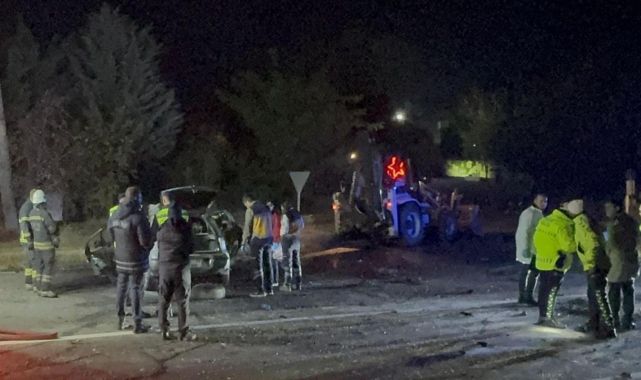 Tekirdağ'da otomobil iş makinesine çarptı: 5 ölü