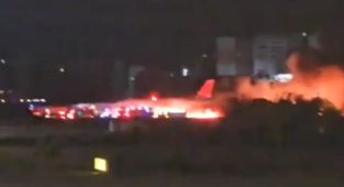 Antalya Havalimanı'nda Rus yolcu uçağında yangın çıktı
