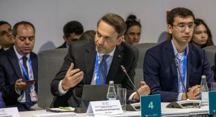 Bakan Bayraktar yenilenebilir enerji için uluslararası finans kuruluşlarının önemine işaret etti