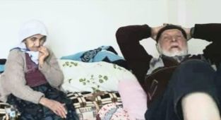 El ele yaşadılar, el ele uğurlandılar: 74 yıllık evli çift aynı gün vefat etti