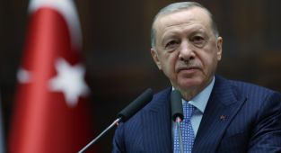 Erdoğan’dan Deprem Bölgesine Güvence: “Evsiz Tek Bir Kardeşimizi Bırakmayacağız”
