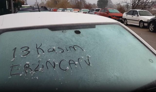 Erzincan'da araç camları buz tuttu