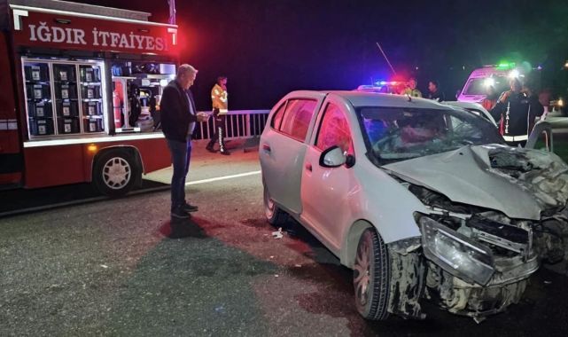 Iğdır'da otomobil bariyere çarptı: 1 ölü, 2 yaralı