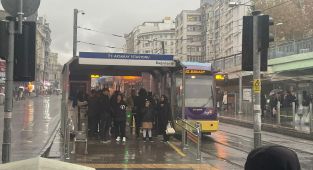 İstanbul'da yağış nedeniyle ulaşımda aksamalar yaşanıyor