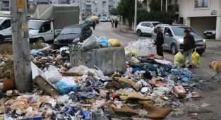İzmir sokakları çöp yığınlarıyla doldu