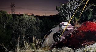 İzmir'de uçuruma düşen otomobilin sürücüsü yaralandı