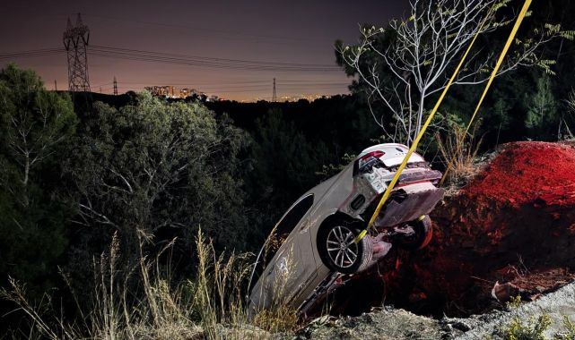 İzmir'de uçuruma düşen otomobilin sürücüsü yaralandı