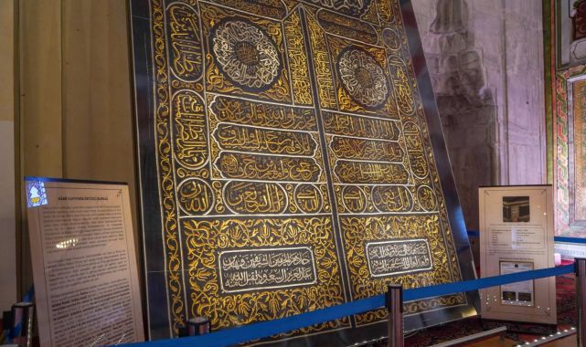 Kabe'nin kapı örtüsü Edirne'de sergileniyor