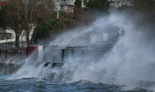 Marmara Denizi ve Ege Denizi'nin kuzeyi için 'fırtına' uyarısı