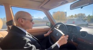 MHP Genel Başkanı Bahçeli klasik otomobiliyle Ankara'yı turladı
