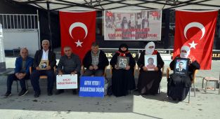 Muşlu aileler evlat nöbetini sürdürdü