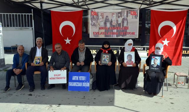 Muşlu aileler evlat nöbetini sürdürdü