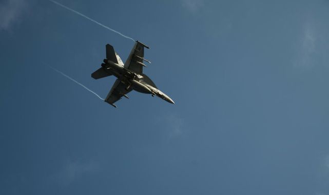 ABD, Kızıldeniz'de yanlışlıkla kendi savaş uçağını düşürdü