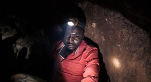Apple çatışma mineralleri kullanmakla suçlandı