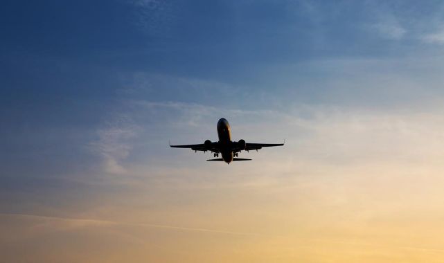 Azerbaycan uçağı Rusya hava sahası kapalı olunca geri döndü