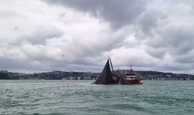 İstanbul'da balıkçı tekneleri akıntıya kapıldı