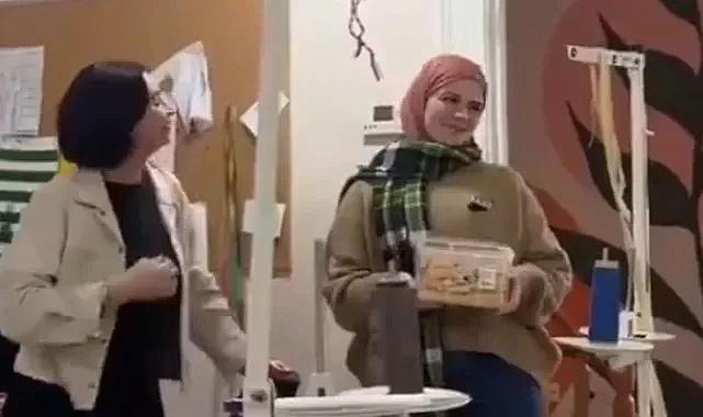 İzmir'de yaşayan Suriyeli kadın, Baas rejiminin devrilmesini kutladı