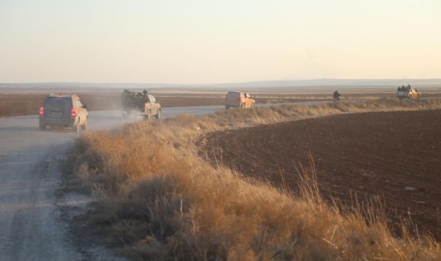Suriye'nin Hama ilindeki Beşşar Esed rejimi karşıtı silahlı gruplar, kent merkezinin iç kesimlerine varırken Suriye rejimi güçleriyle çatışmalar sürüyor.