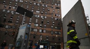 ABD'de apartmanda çıkan yangında 7 kişi yaralandı, 250'den fazla kişi tahliye edildi