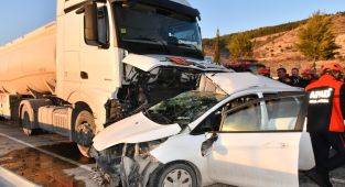 Adıyaman'da yakıt tankeri ile otomobil çarpıştı: 3 ölü