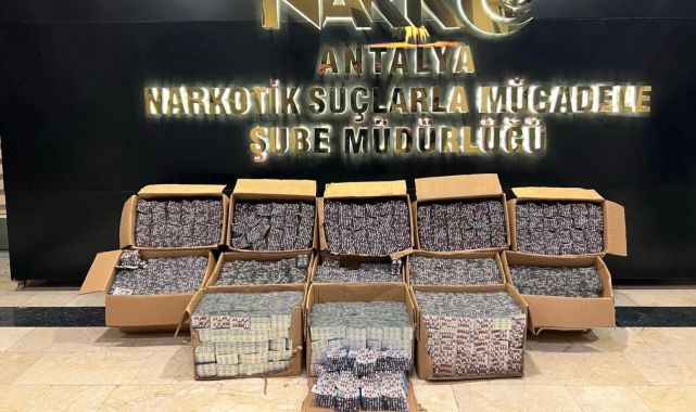 Antalya'da 235 bin sentetik ecza ele geçirildi