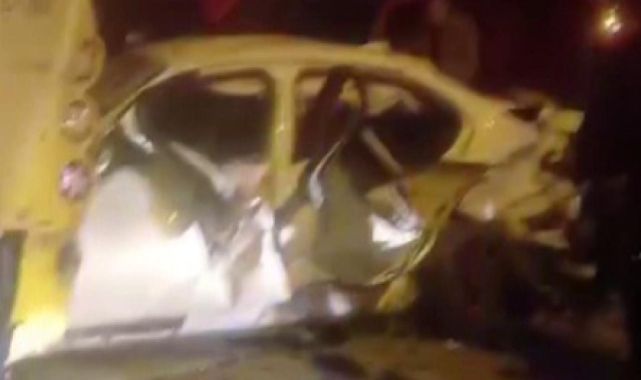 Ataşehir'de otomobil park halindeki İETT otobüsüne çarptı: 1 ölü, 2 yaralı