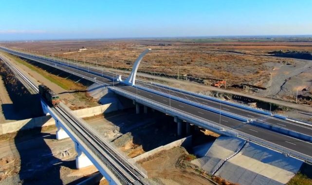 Azerbaycan, Karabağ ve Doğu Zengezur'da 44 otoyol inşa ediyor