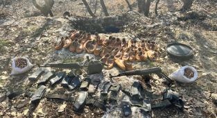 Diyarbakır kırsalında PKK'ya ait gömülü silah ve mühimmat ele geçirildi