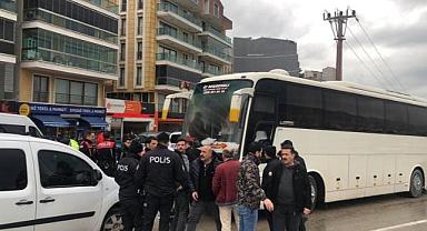  Göztepe ve Galatasaray Taraftarları Aarasında Bursa’da Kavga!... İstanbul'a maça gidiyorlardı...