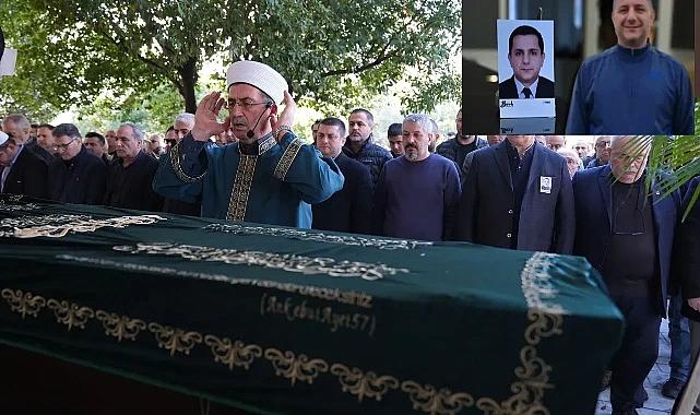 İngiltere’de Cansız Bulunan Prof. Ekren İzmir’de Defnedildi