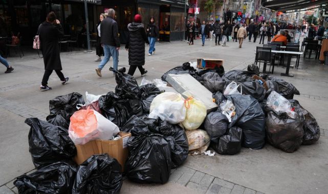 İzmir'de çöp yığınları oluştu